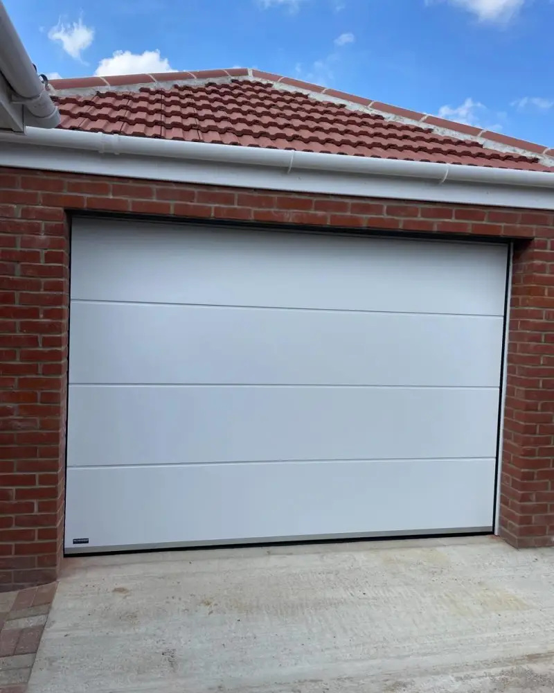 CarTeck White Sectional Door Closed Outside